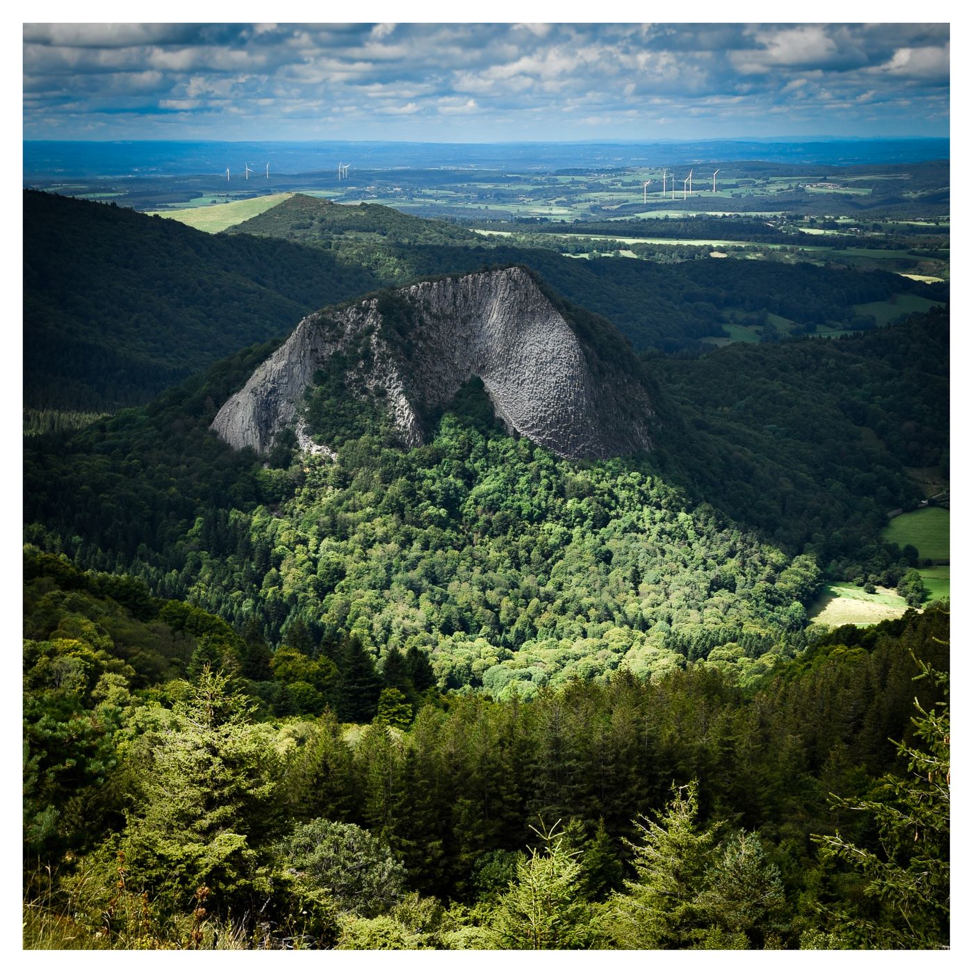 Point de vue Roches Tuilière et Sanadoire, France