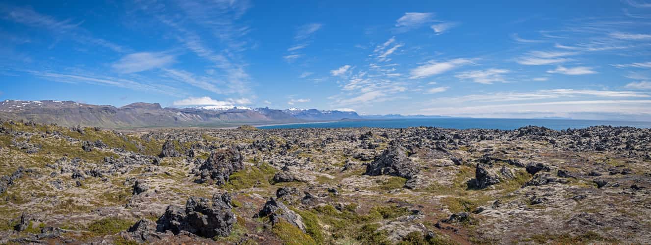The (c)old lava and the sea