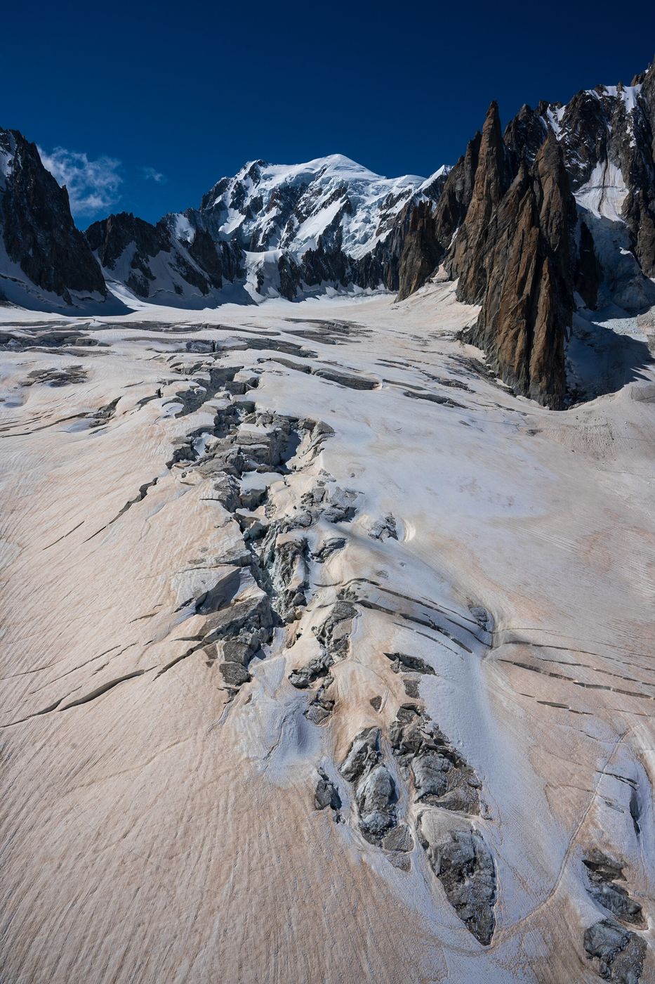 The crack from Géant Glacier to Mont Blanc, France