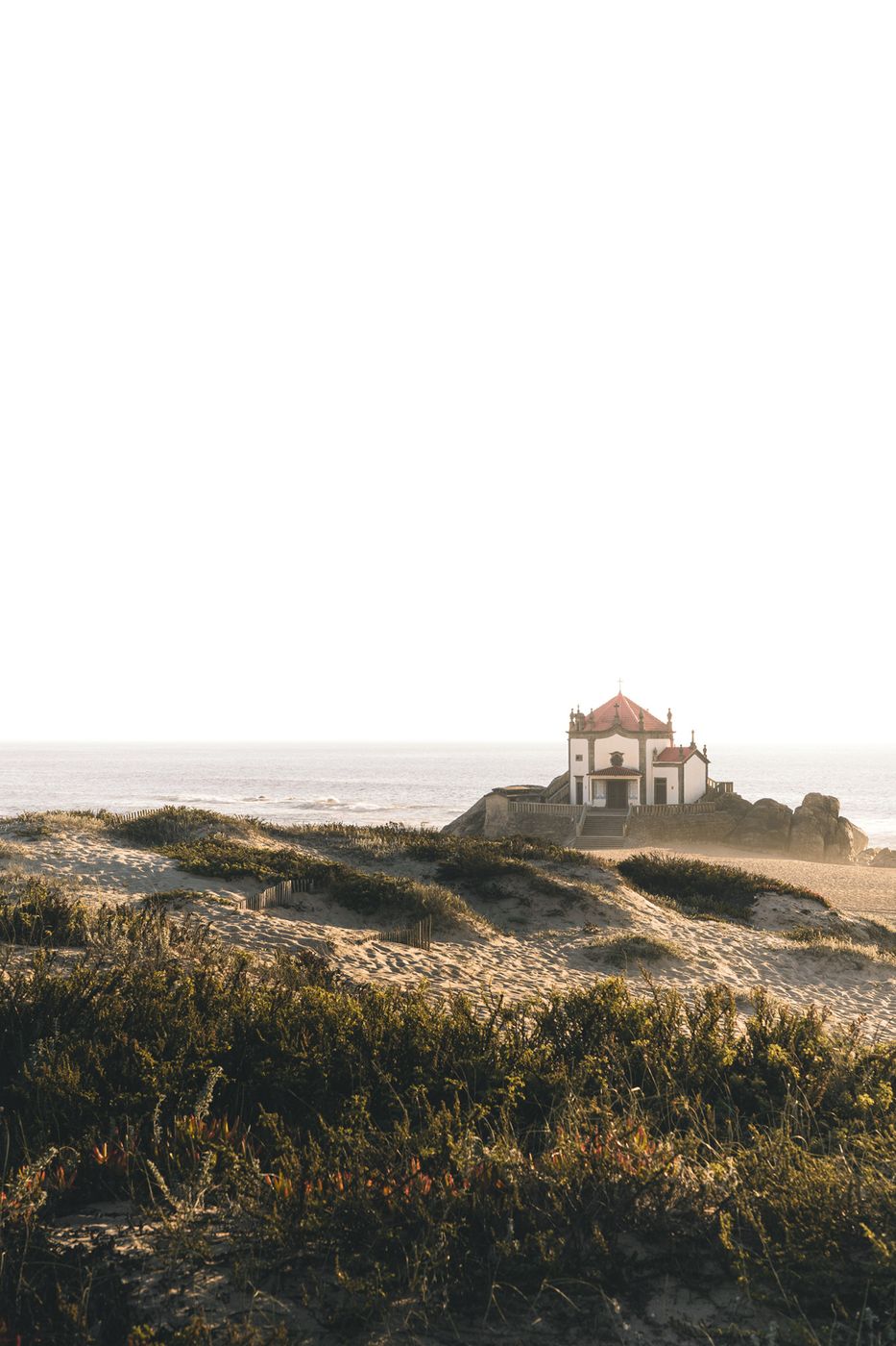 Senhor da Pedra - White lines, Portugal