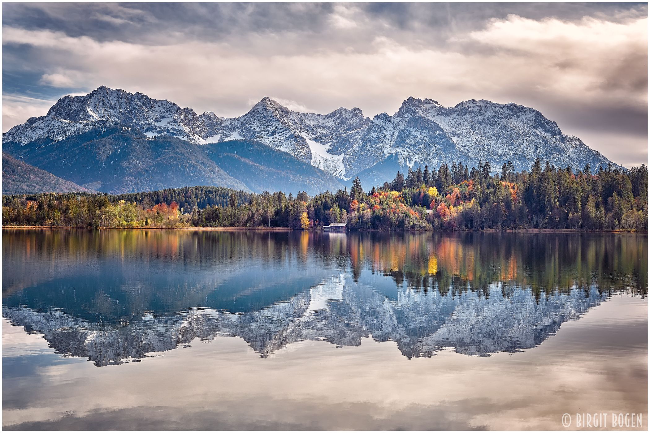 Barmsee with a view of the Karwendel, Germany