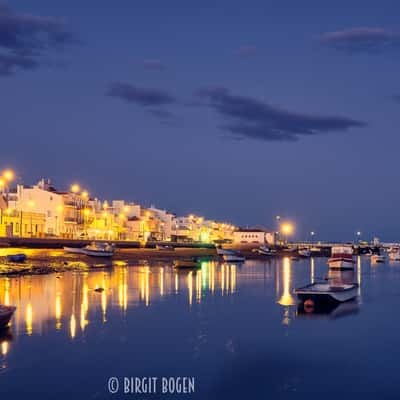 blaue Stunde am Hafen von Santa Luzia, Portugal