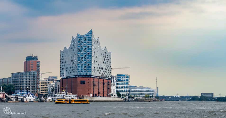 Elbphilharmonie, view from a boat