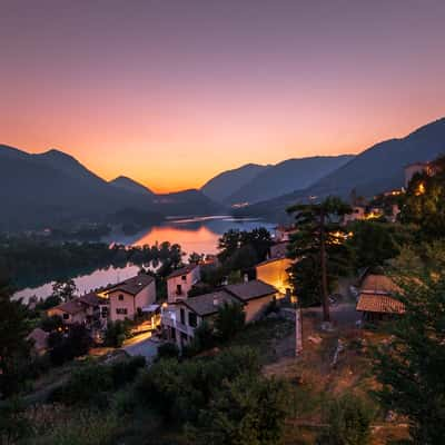 Lago di Barrea, Italy