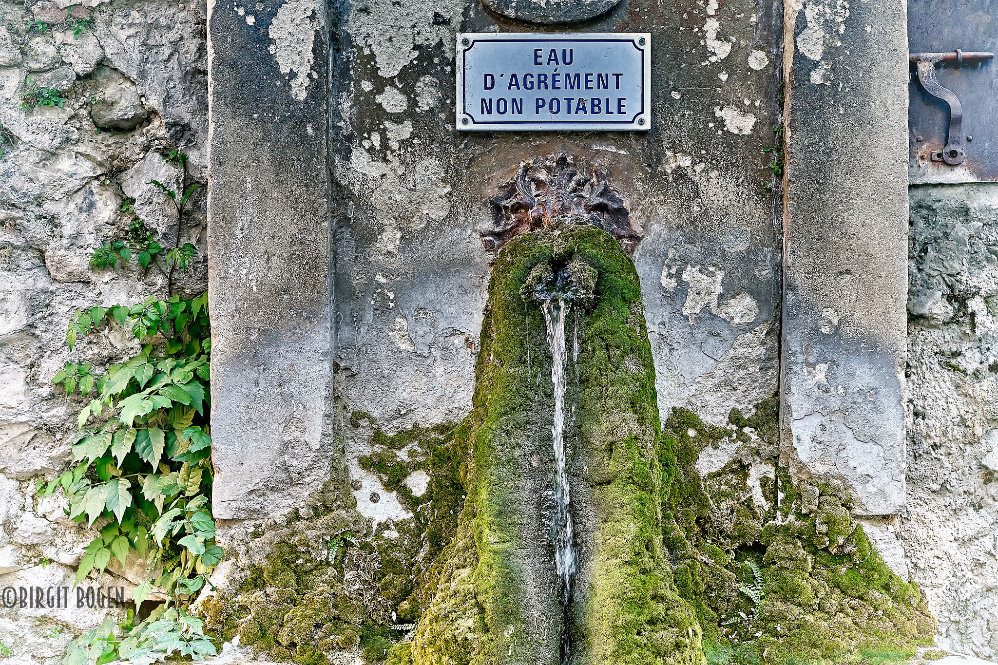 Old fountain in Cucuron, France