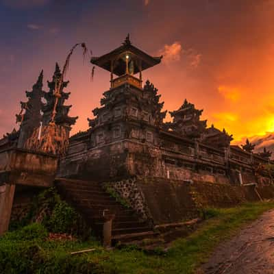 Pura Dalem Gunung Sari, Indonesia