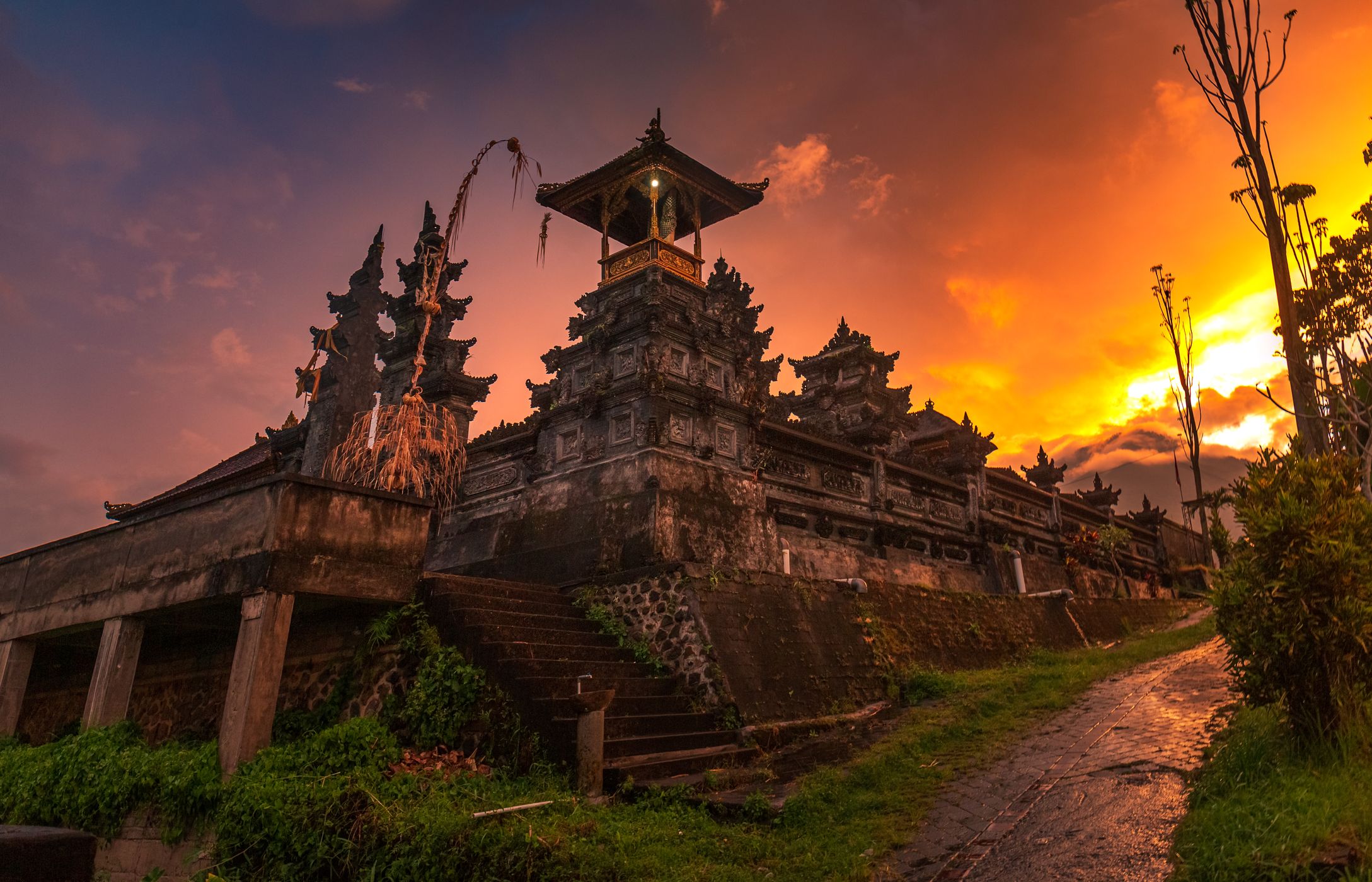 Pura Dalem Gunung Sari, Indonesia