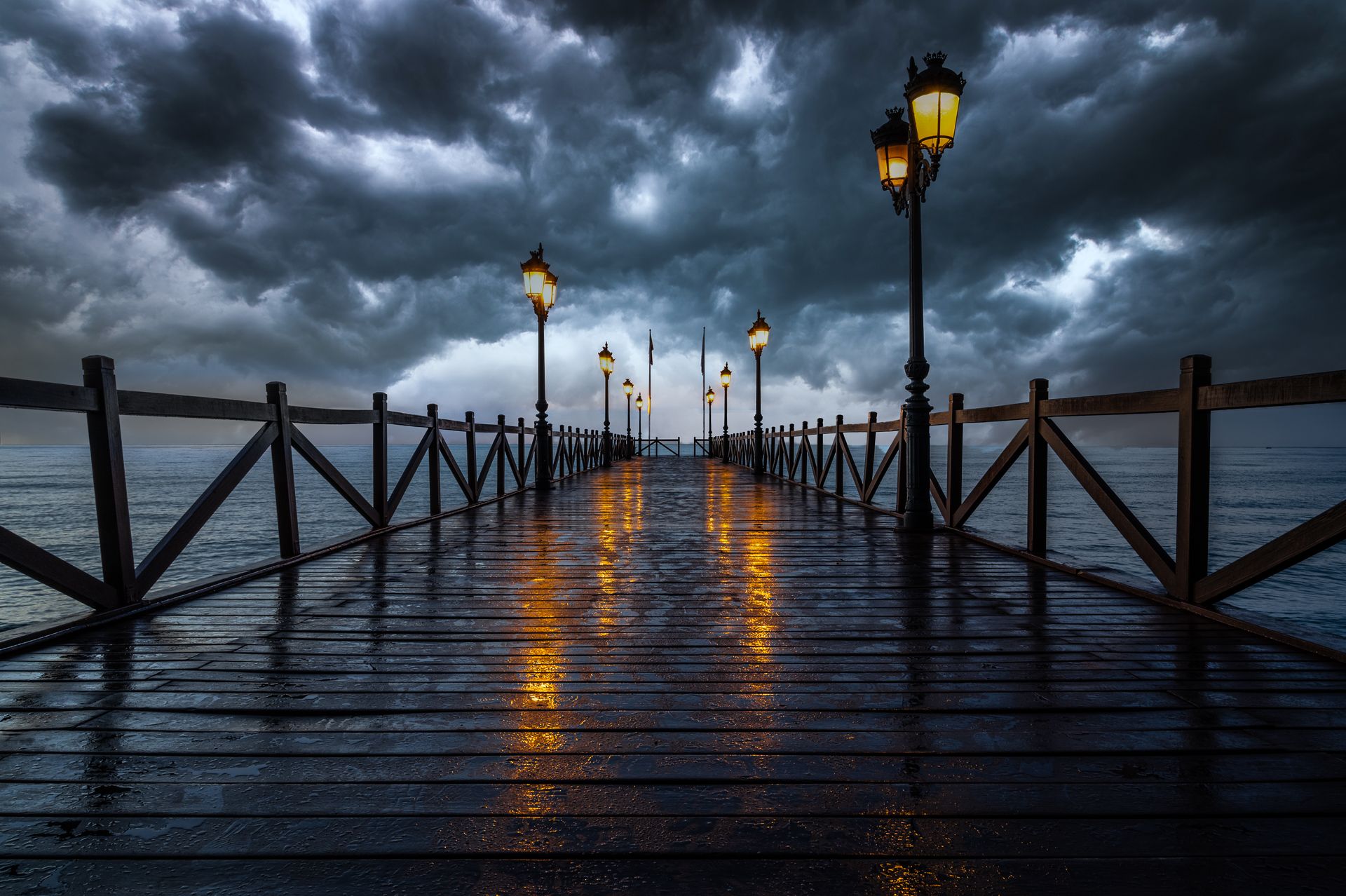 Rainy day on the 'Embarcadero', Spain