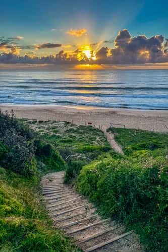 Steps to the sunrise Warriewood, Northern Beachs, Sydney