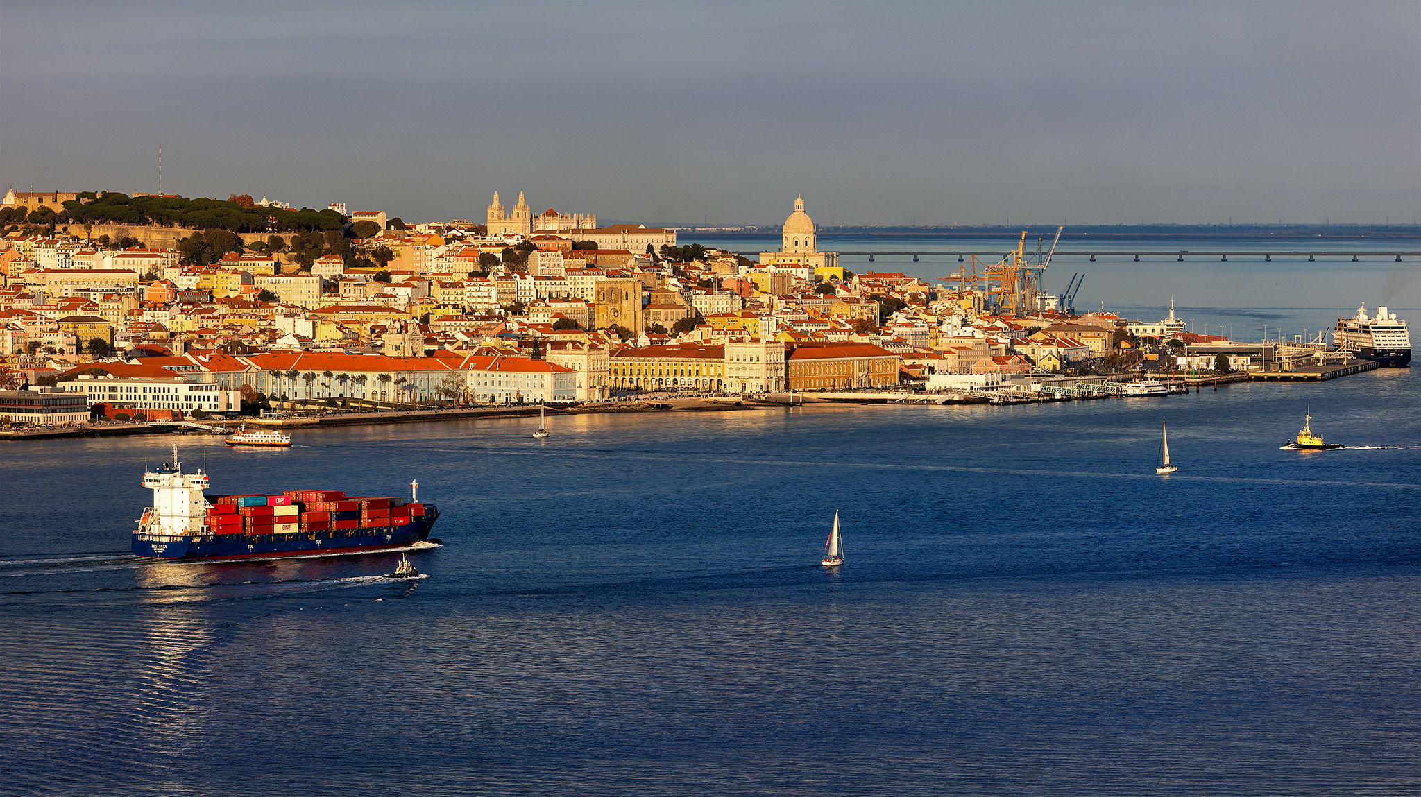 '25 de Abril' Bridge, Portugal