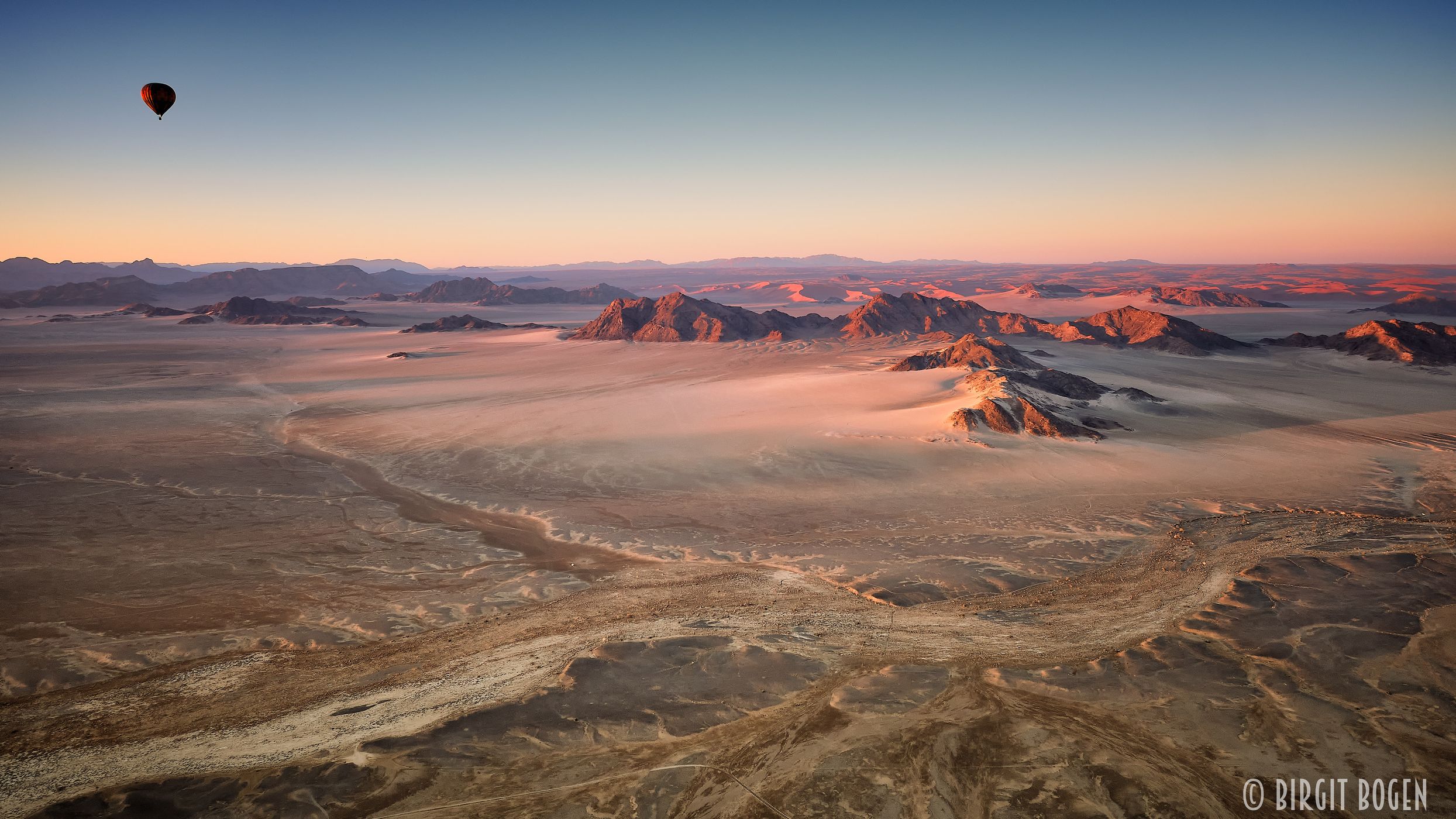 Balloon flight over Sossusvlei, Namib, Namibia