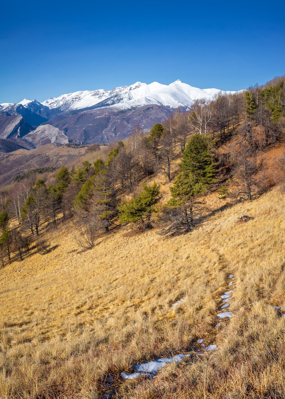 Colle di Caprauna hike trail, Italy