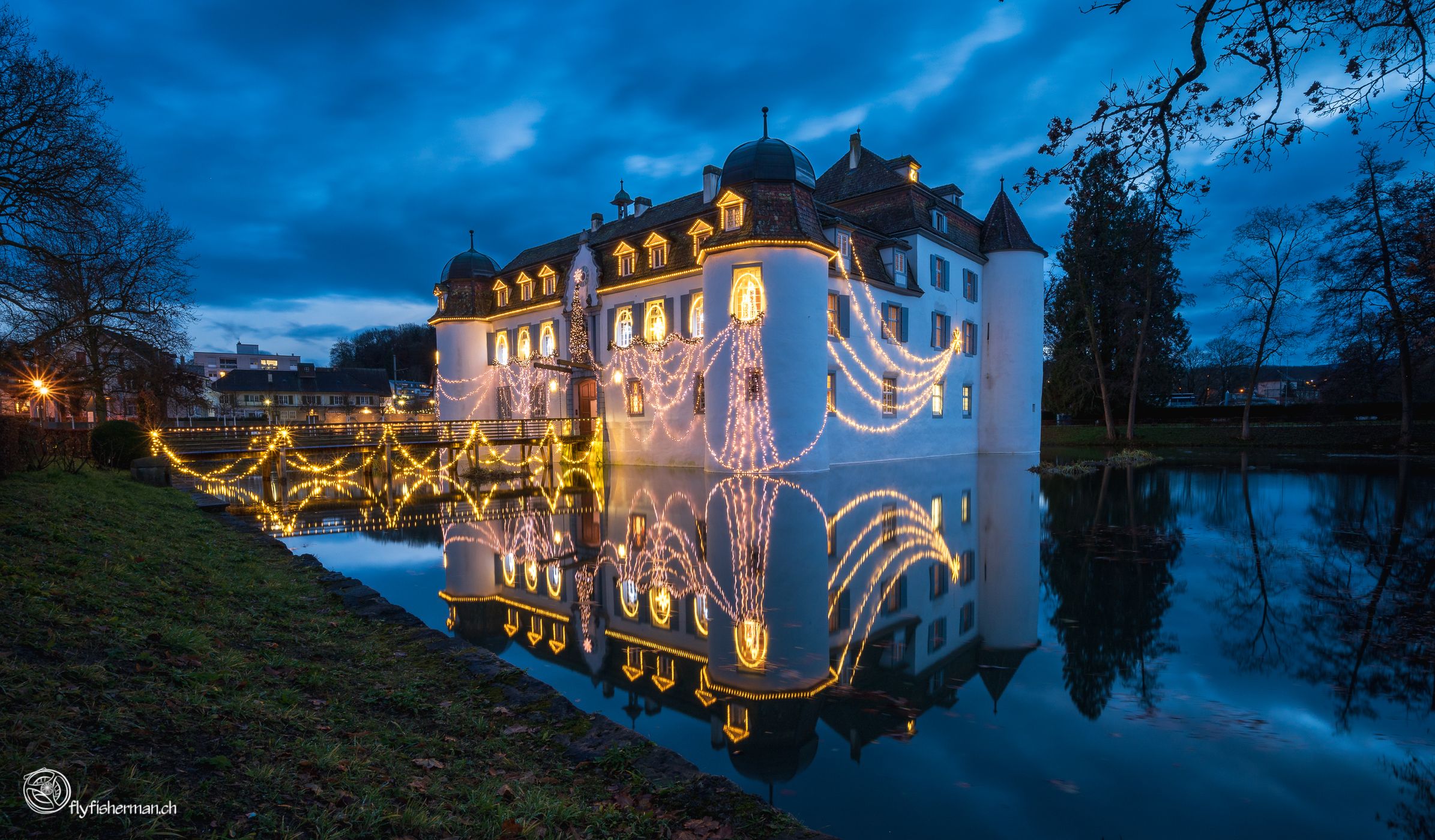 Wasserschloss Bottmingen (Christmas Time), Switzerland