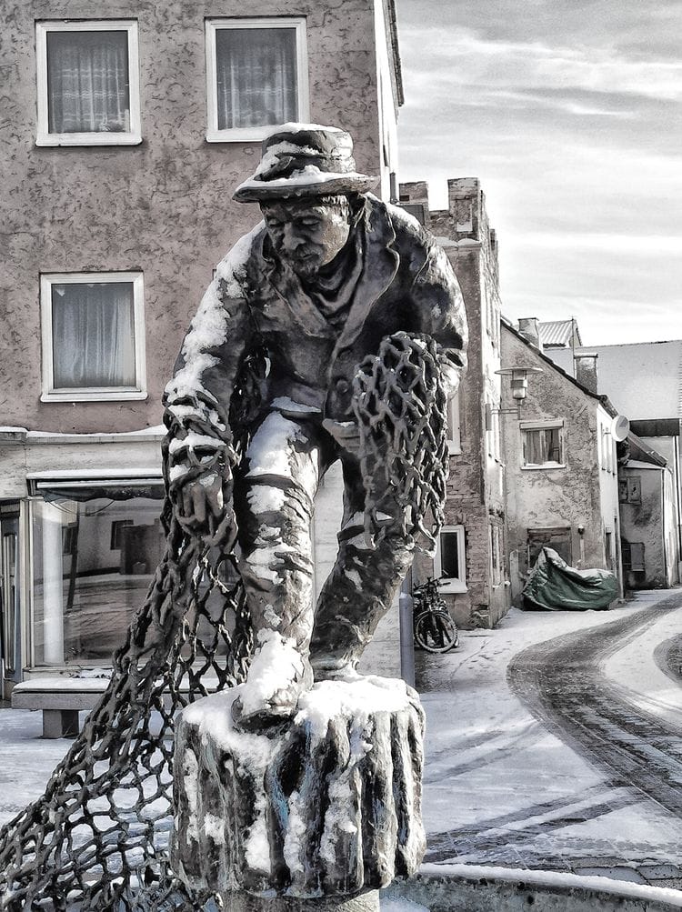 The Fischerbrunnen in Dingolfing’s Fischerei, Germany