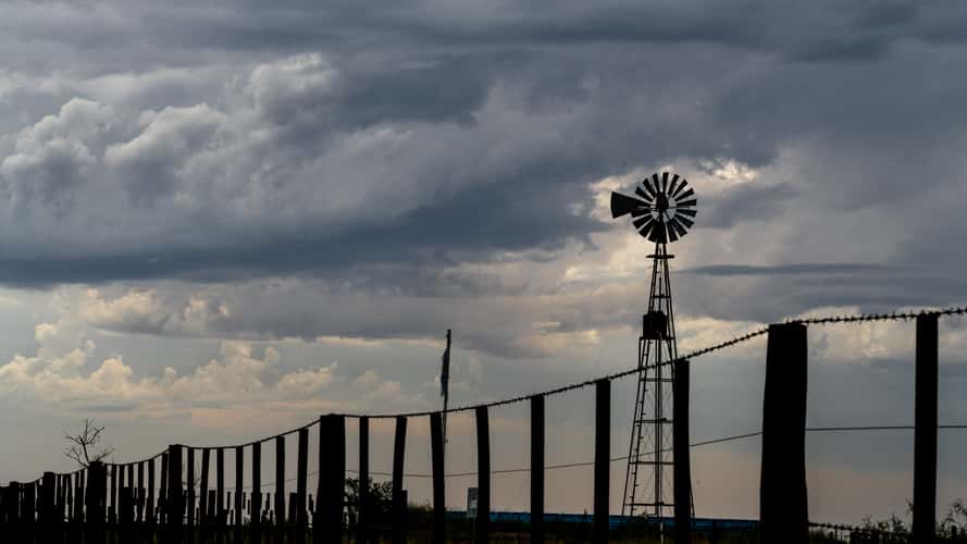 Molino en la pampa