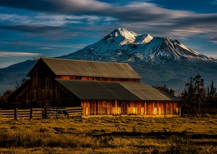Mt Shasta & The Barn