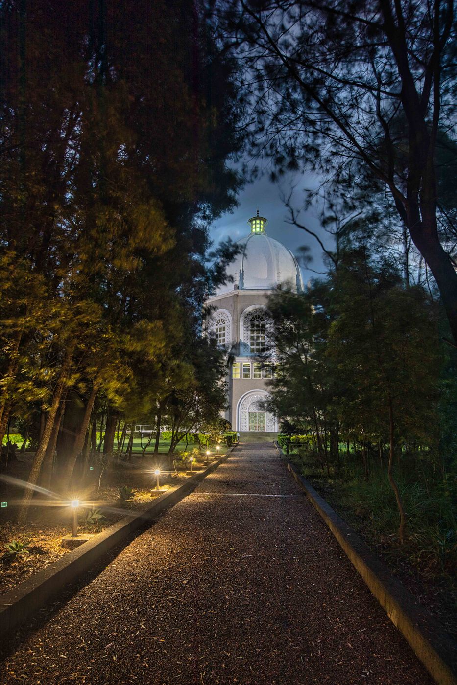 Side path to Bahai Temple, Ingleside, Sydney, NSW, Australia