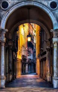 Venice, Piazza San Marco, Calli Merceria Orologio