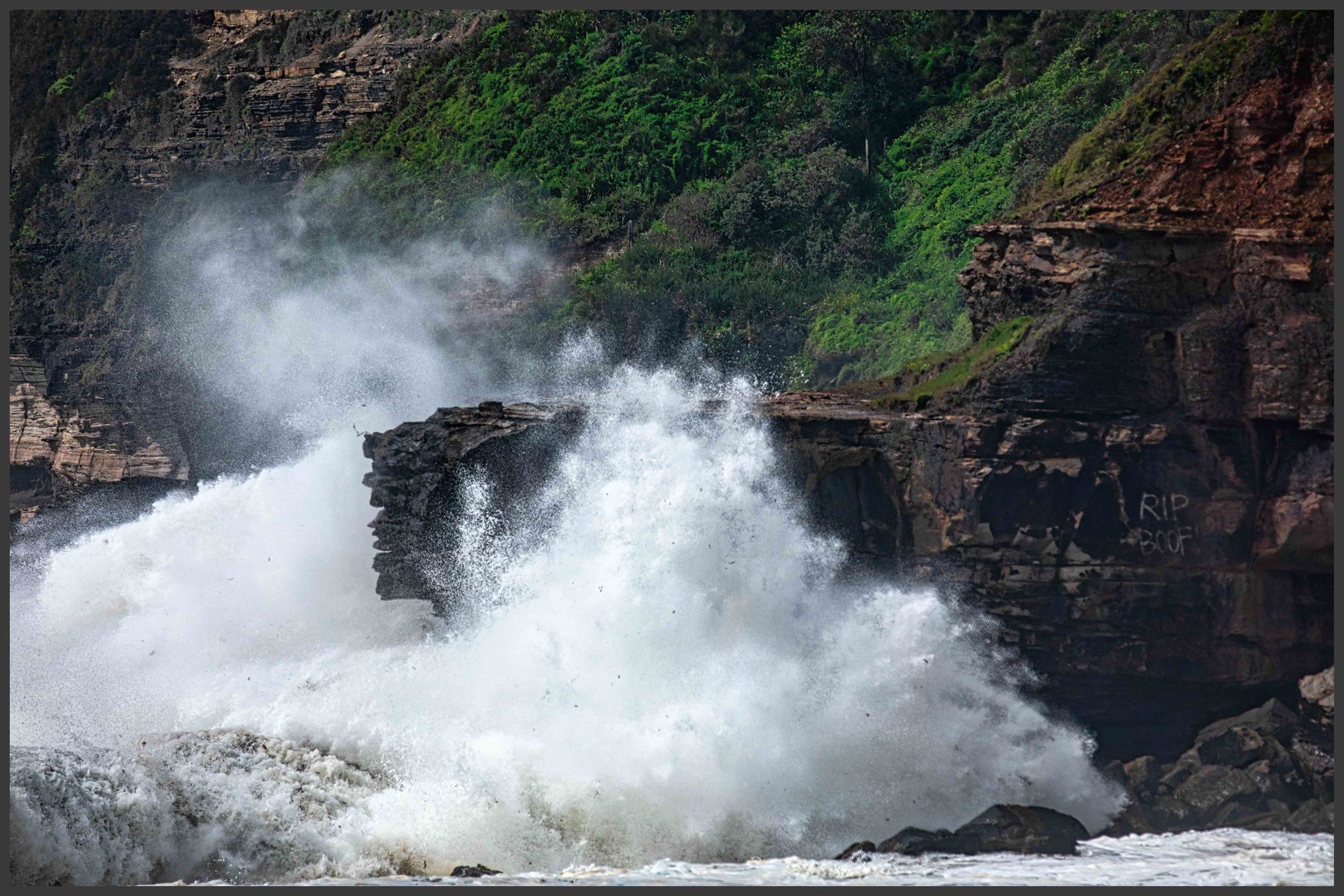 Large wave, Headland, Warriewood, Northern Beaches, NSW, Australia