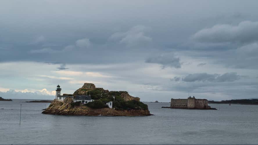 Île de Louët et Château du Taureau