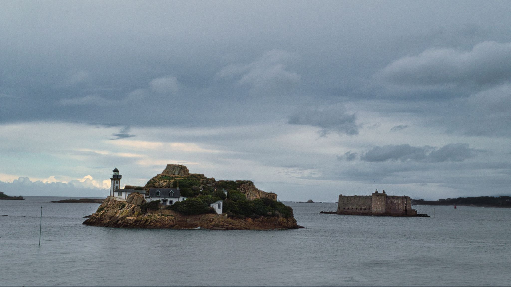 Île de Louët et Château du Taureau, France
