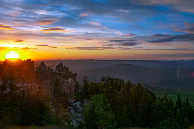 Mountains 'Raspberry'