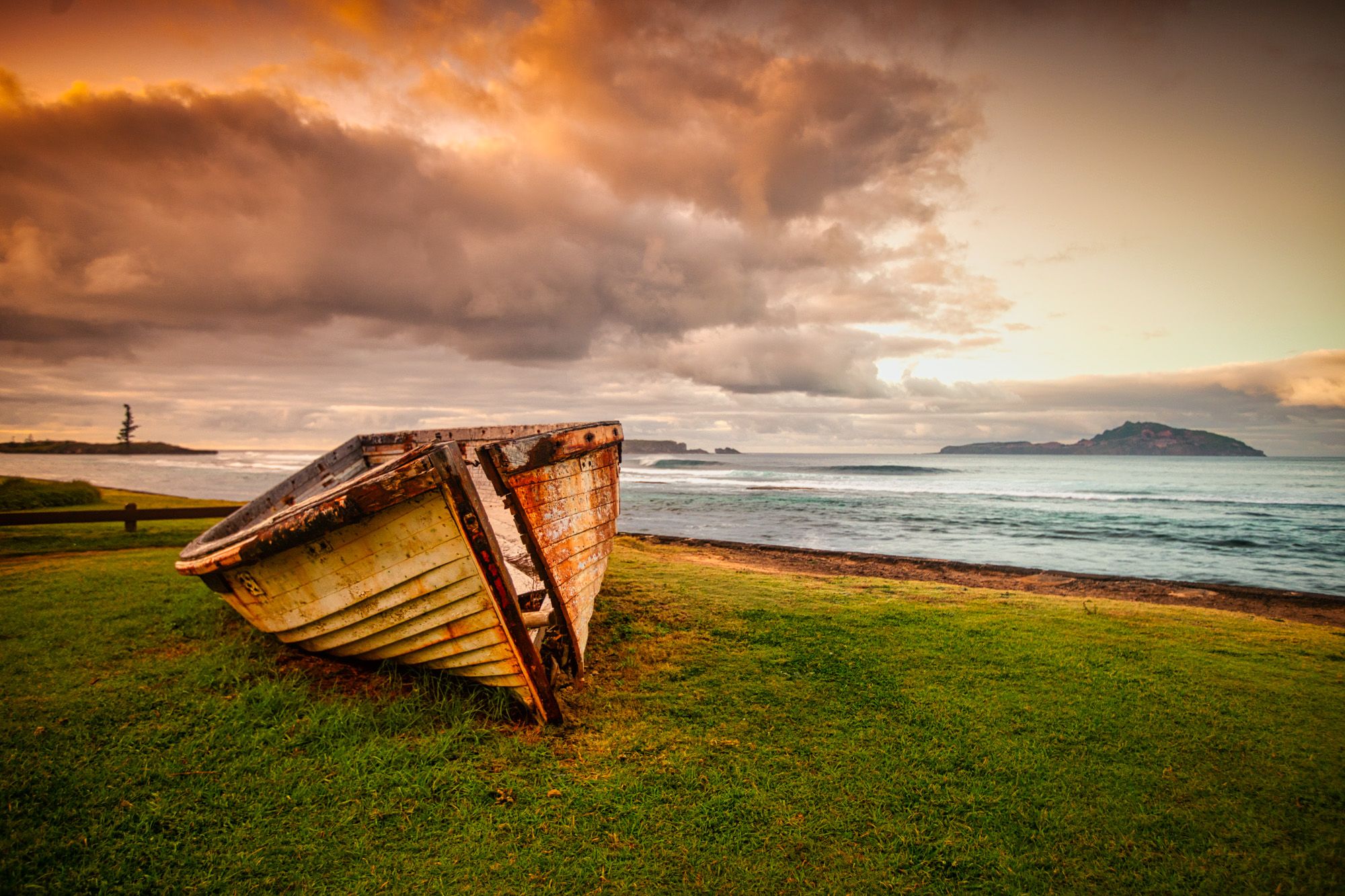 Boat Sunrise Lone Pine & Phillip Island, Norfolk Island, Norfolk Island