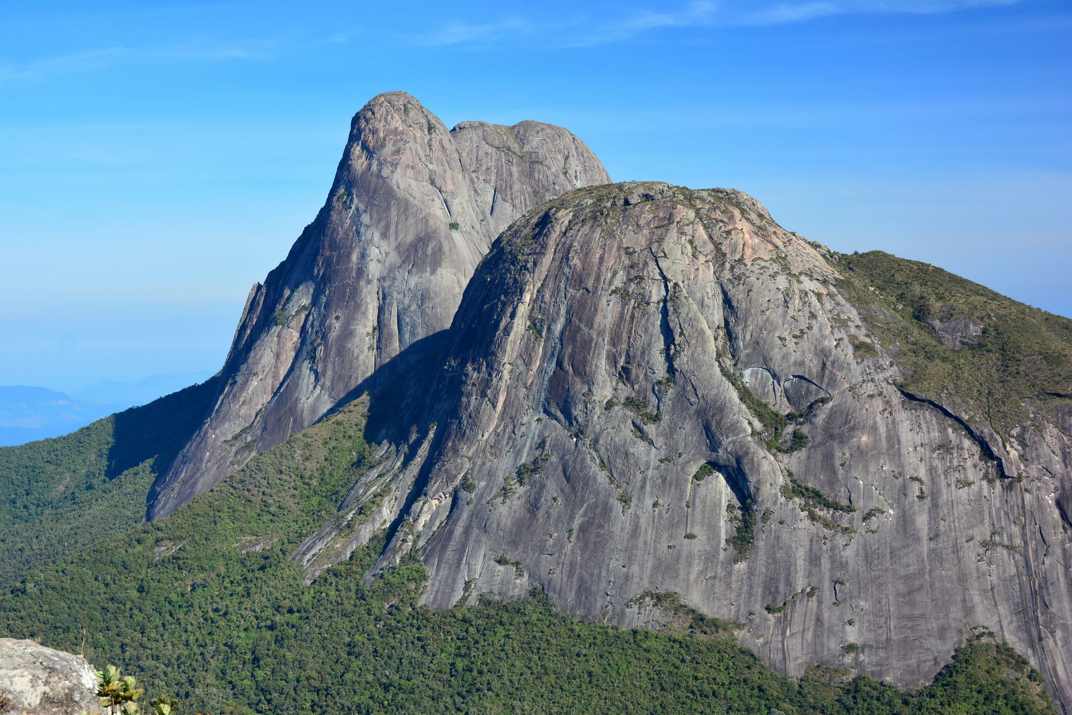 Capacete e Tres Picos, Brazil