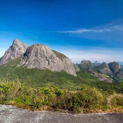 Capacete e Trs Picos, Brazil