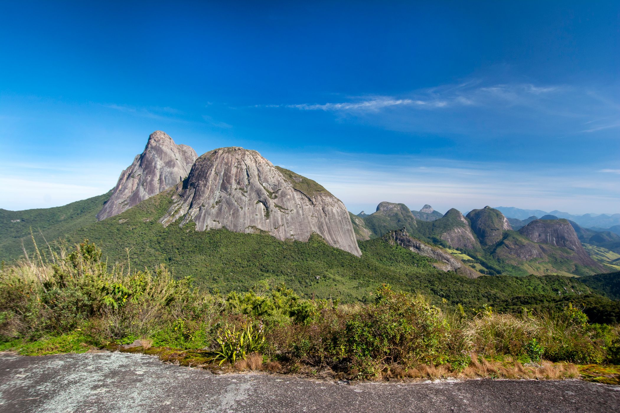 Capacete e Trs Picos, Brazil