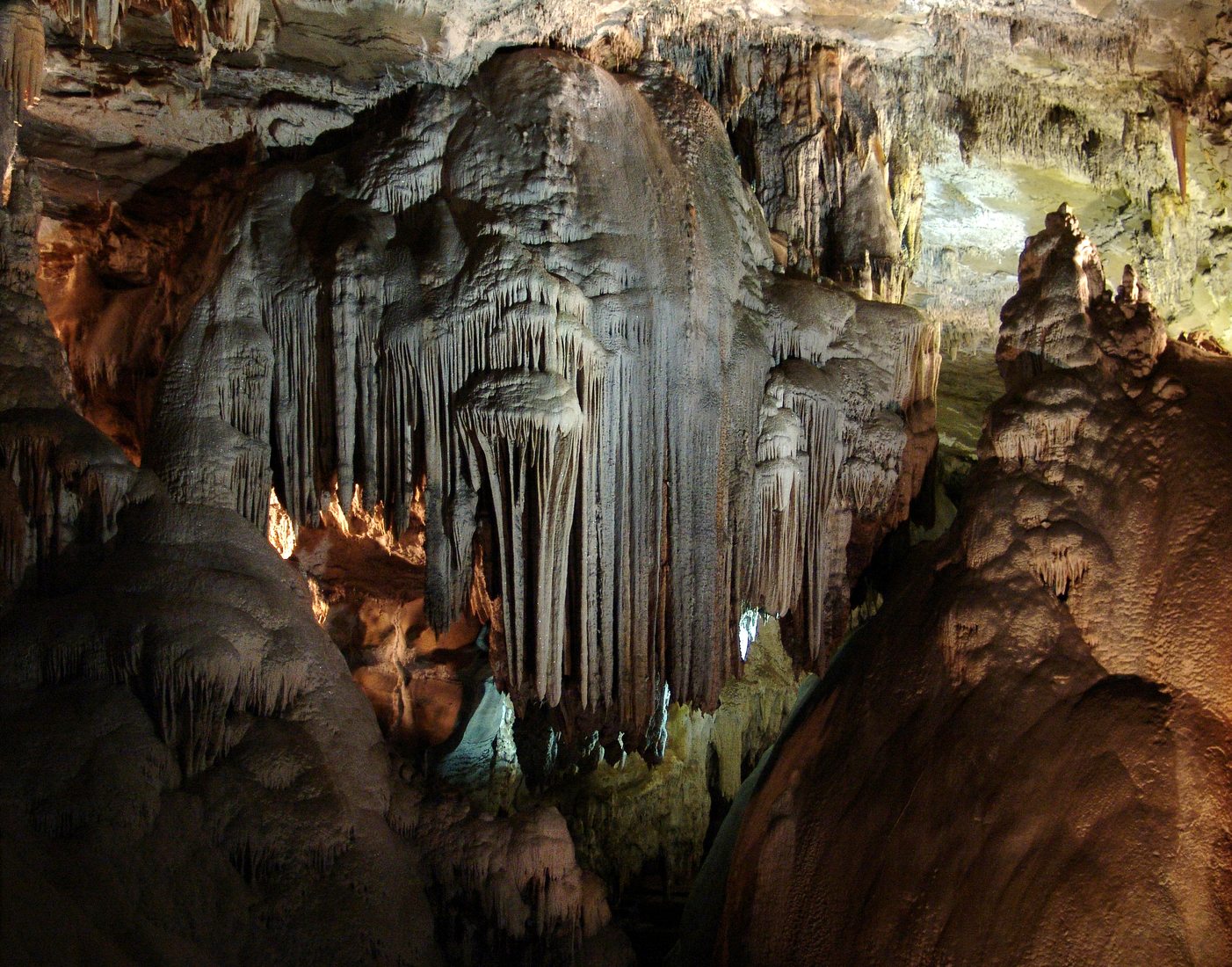 Maquiné Cave, Brazil