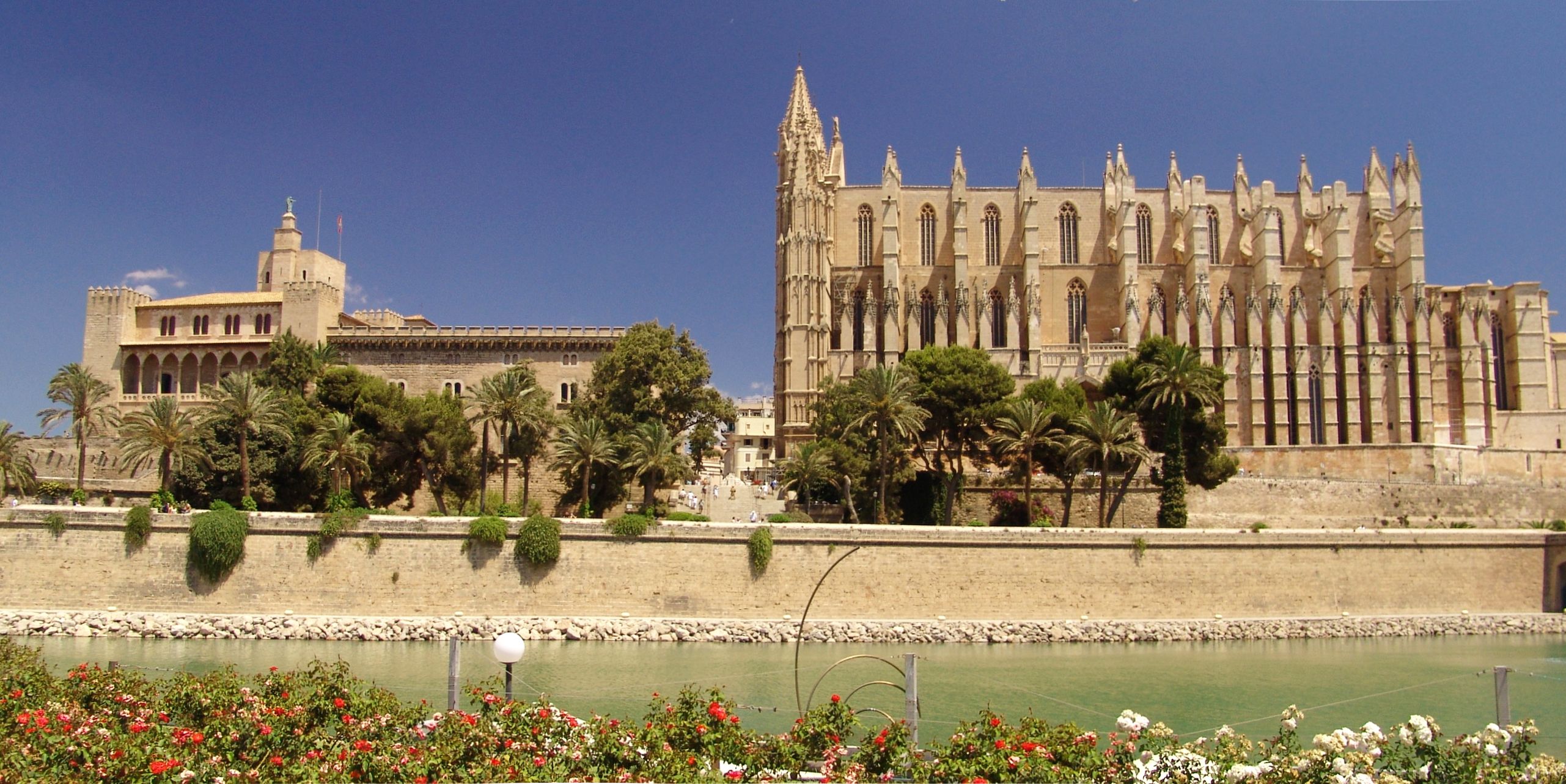 Palau & Catedral, Spain