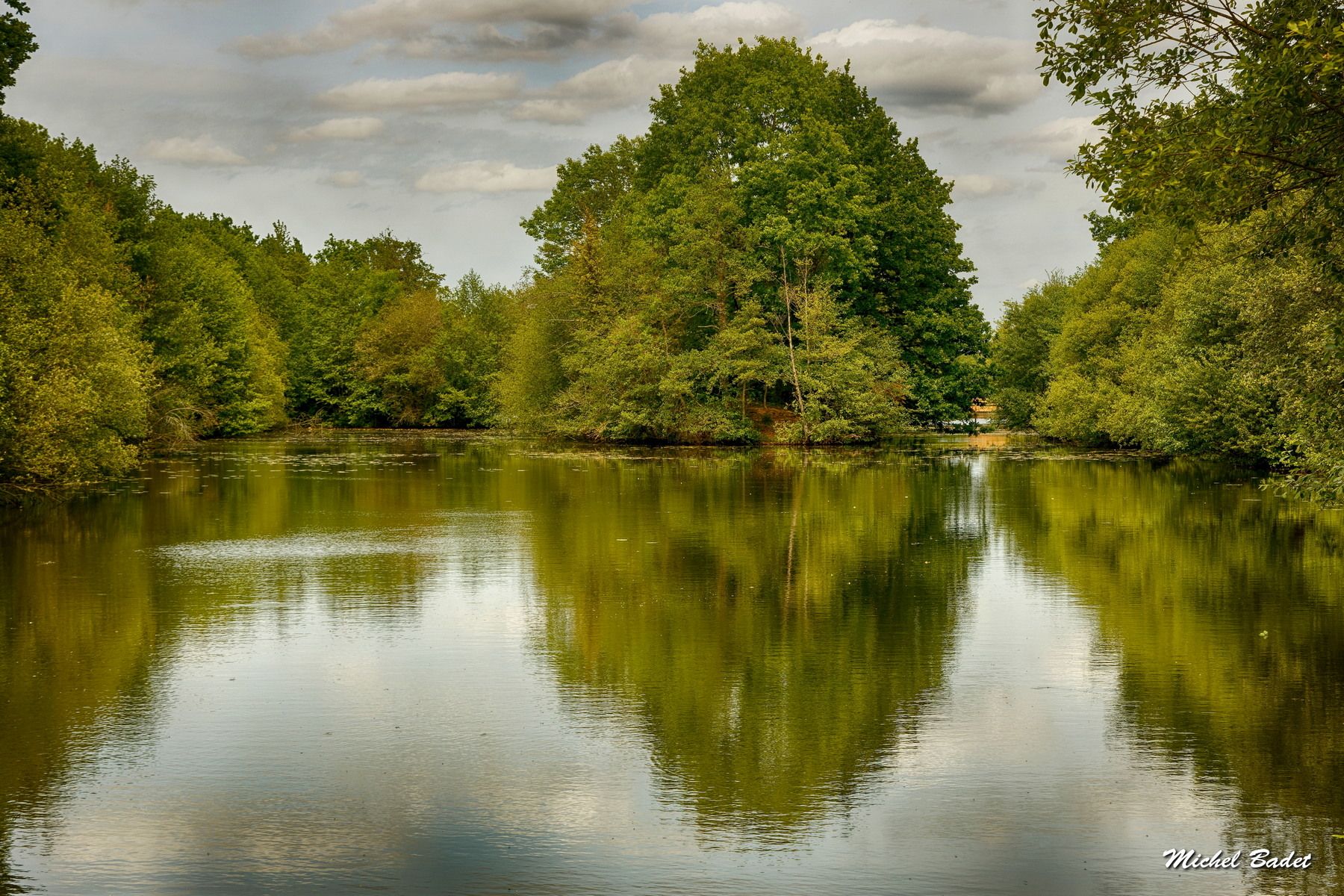 Pond of Bétineuc, France