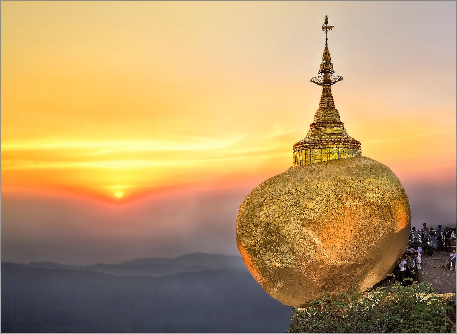 Sonnenuntergang am Goldenen Felsen, Myanmar