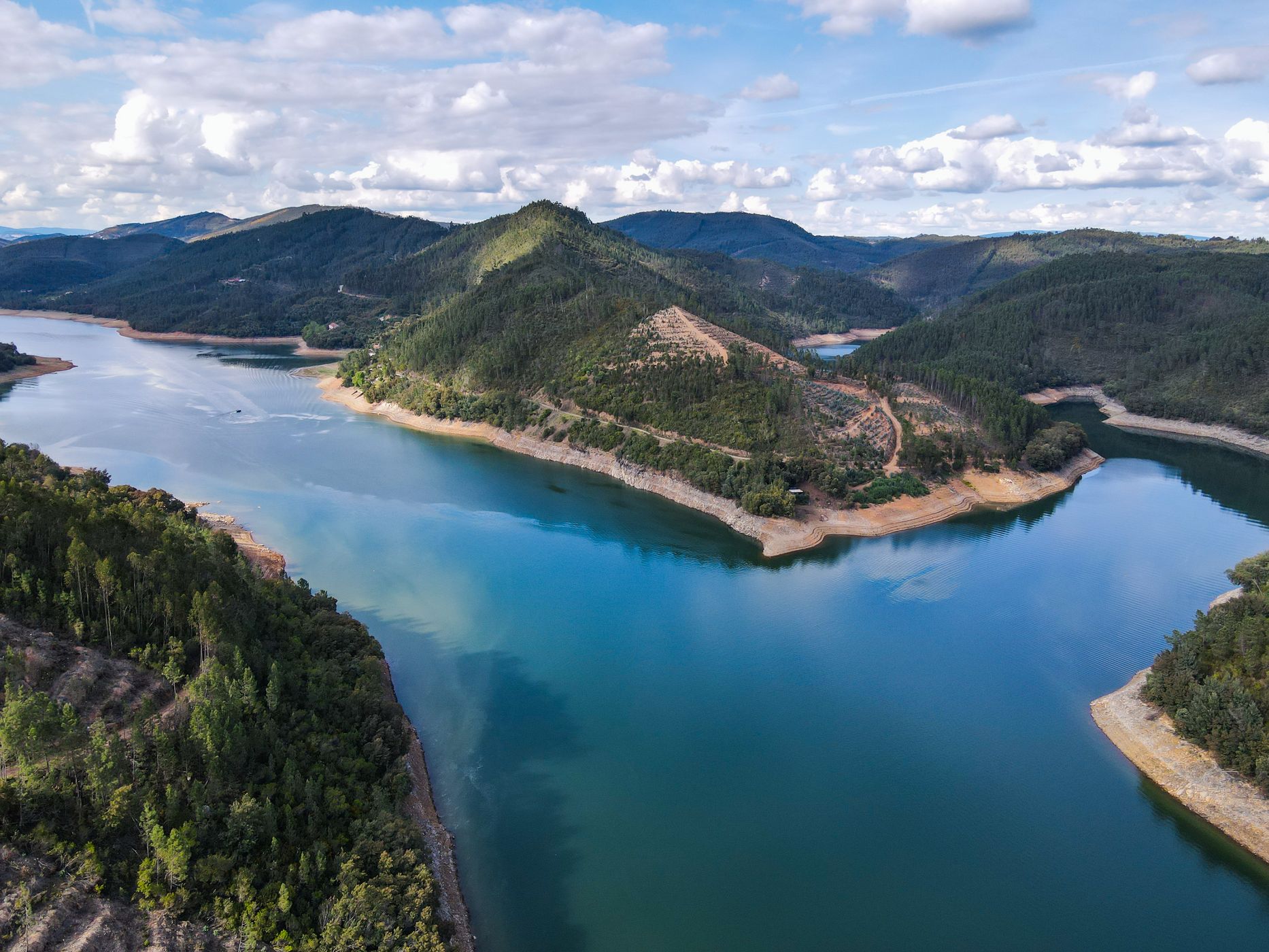 Zêzere River in Dornes, Portugal