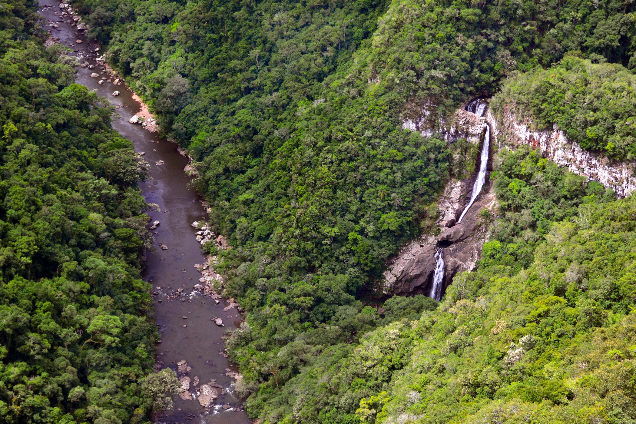 Cascata do Caçador, Brazil