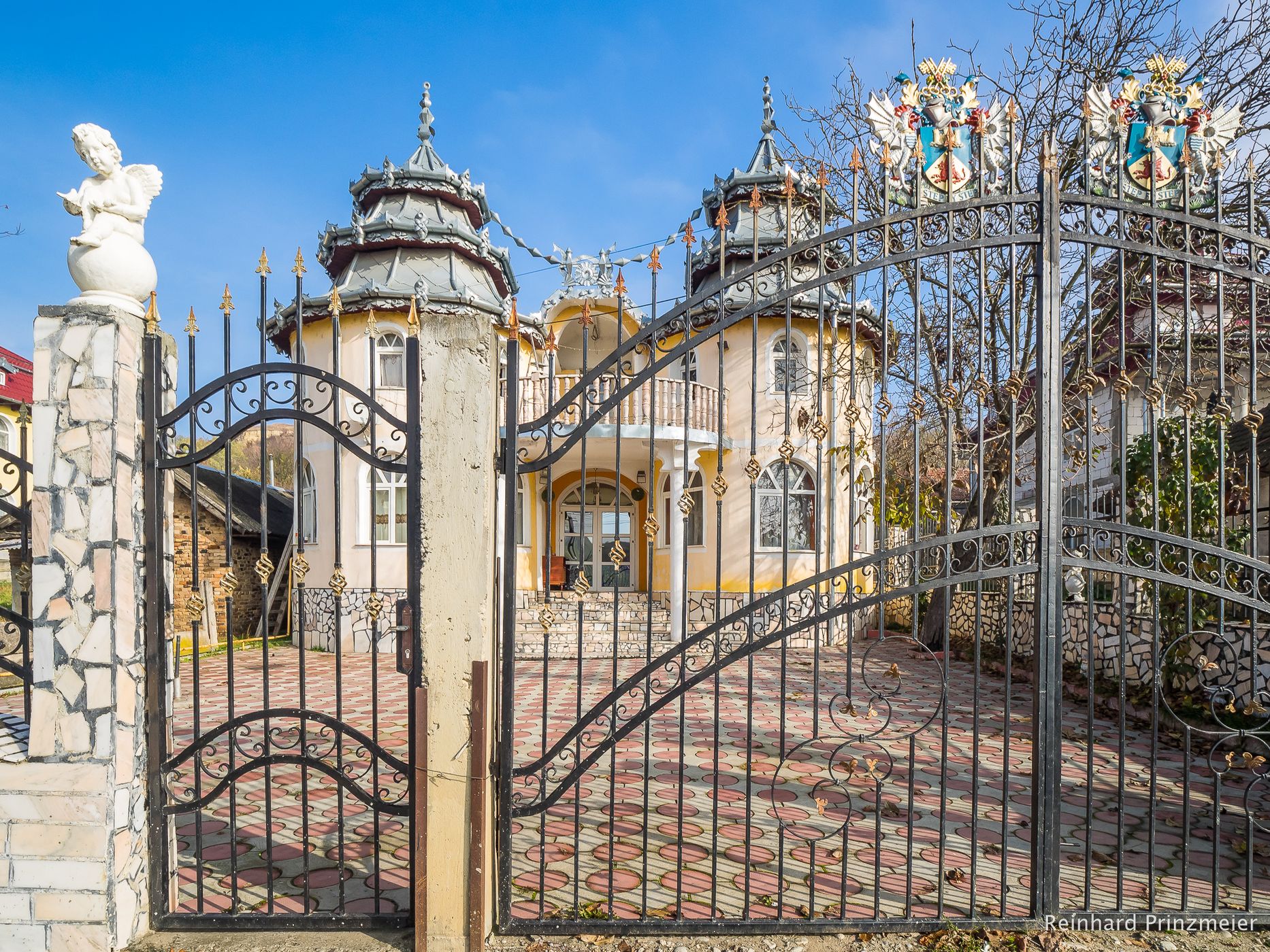 Hunedoara Roma Palaces, Romania