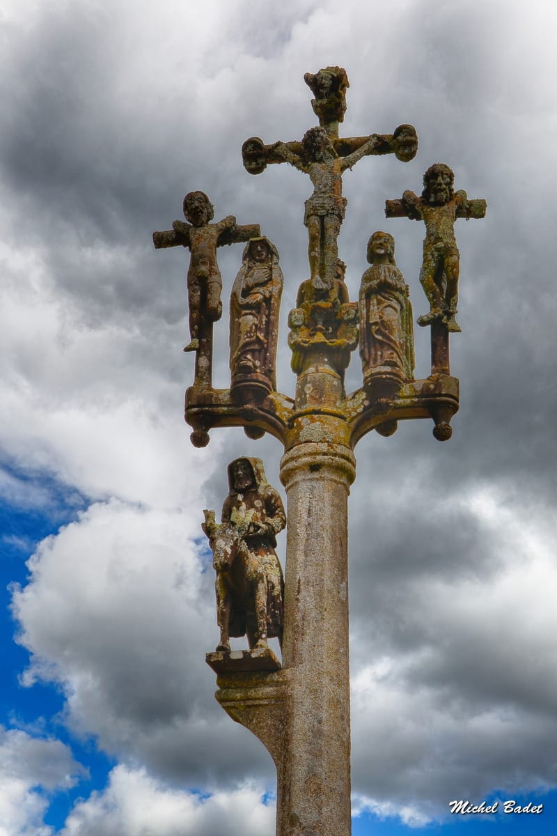 Lannédern parish close, France