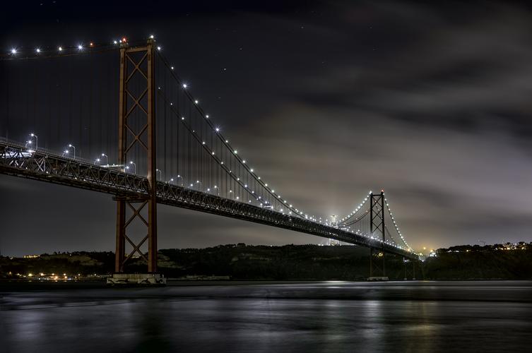 Ponte 25 de Abril bridge, Lisbon, Portugal