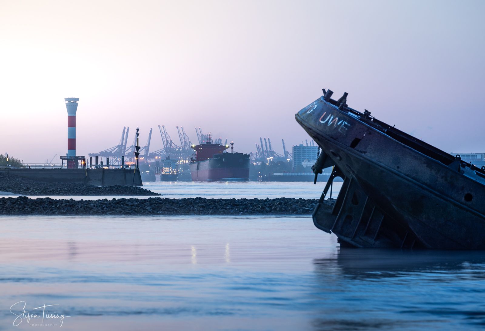 Ship wreck 'Uwe' and 'Polstjernan' at Falkensteiner Ufer, Germany