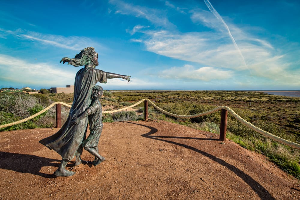 Don’t Look at the Islands statue Carnarvon, WA, Australia