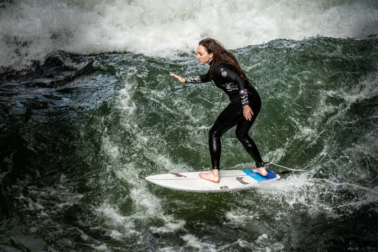 Eisbachwelle / city surfers, Munich