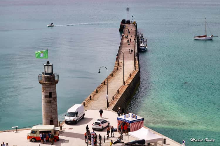 Jetty of the port of the swell in cancale