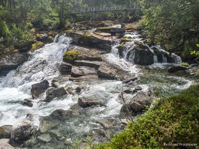 Vardahangselvi Waterfall