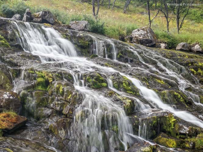 Vardahangselvi Waterfall