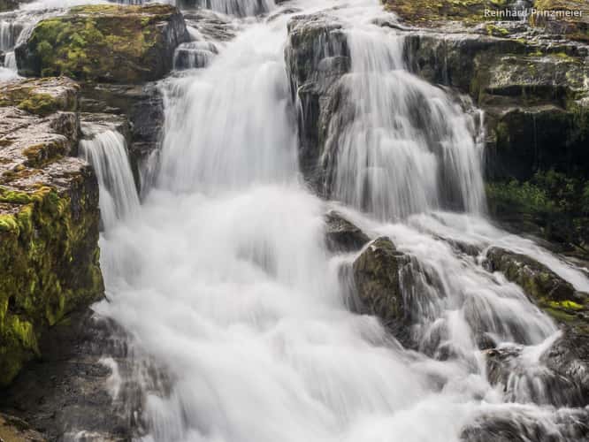 Vardahangselvi Waterfall