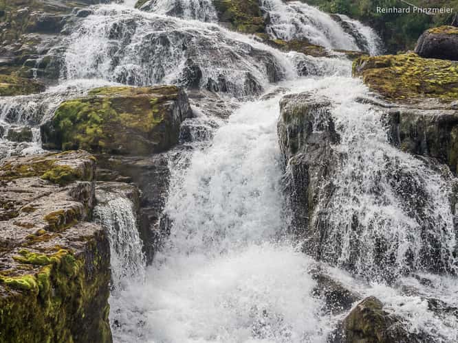 Vardahangselvi Waterfall
