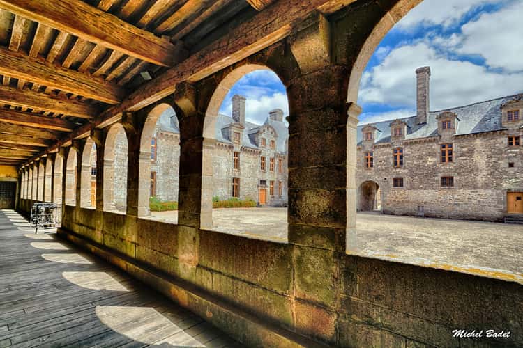 Castle Le Rocher Portail