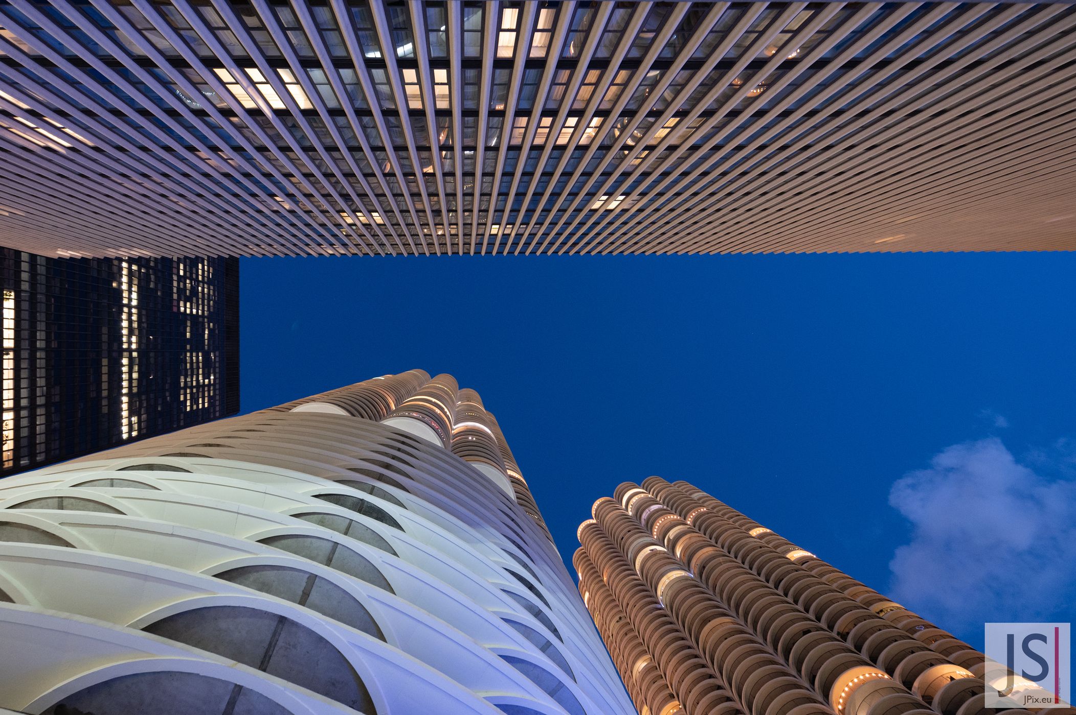 Marina City Look up, USA
