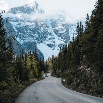 Moraine Lake road, Canada